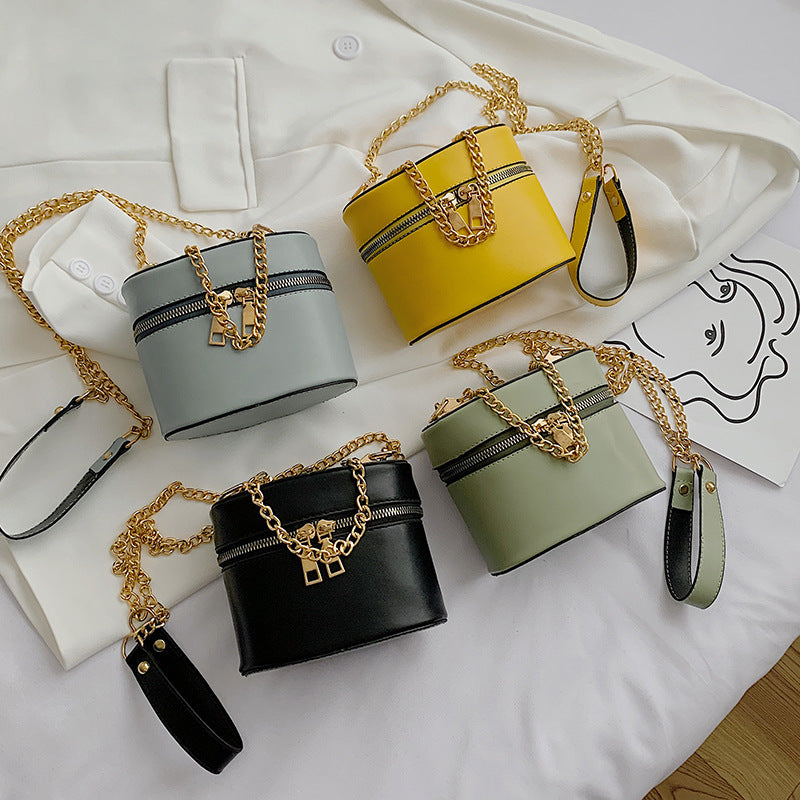 Chain crossbody bucket bag