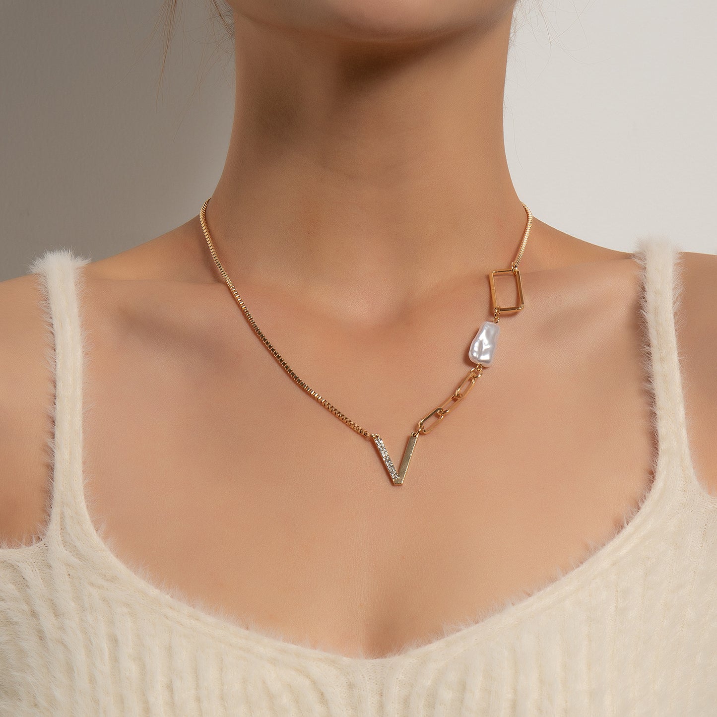 Geometric Hollow Box Pearl Necklace Women