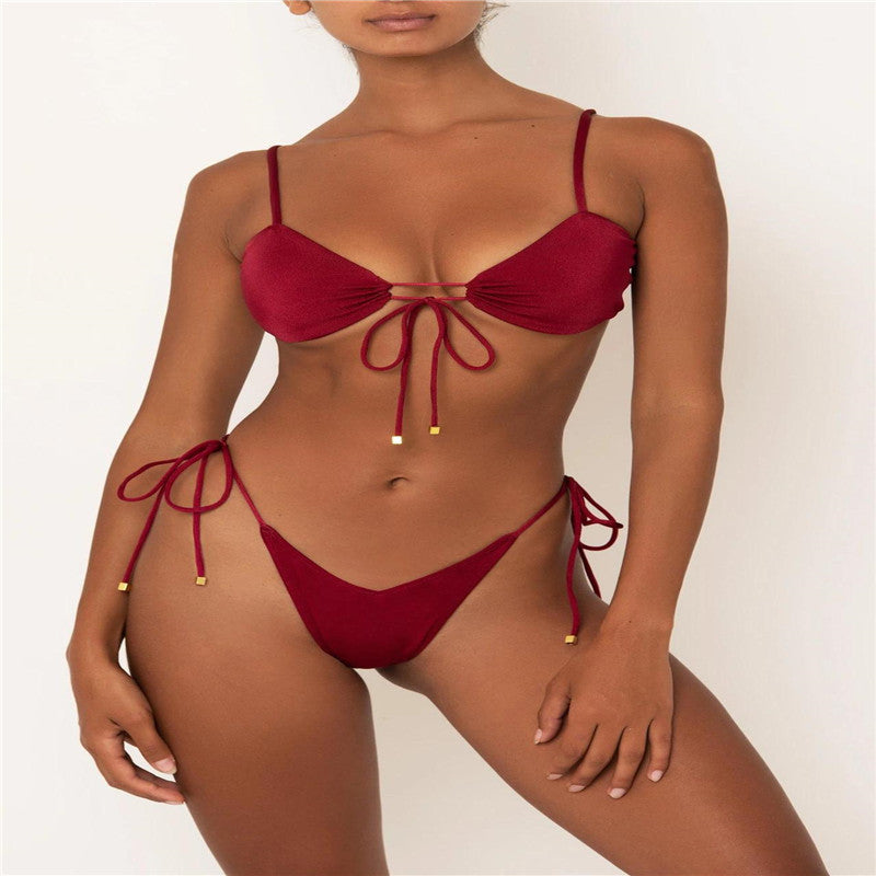 Split bikini with solid color strap