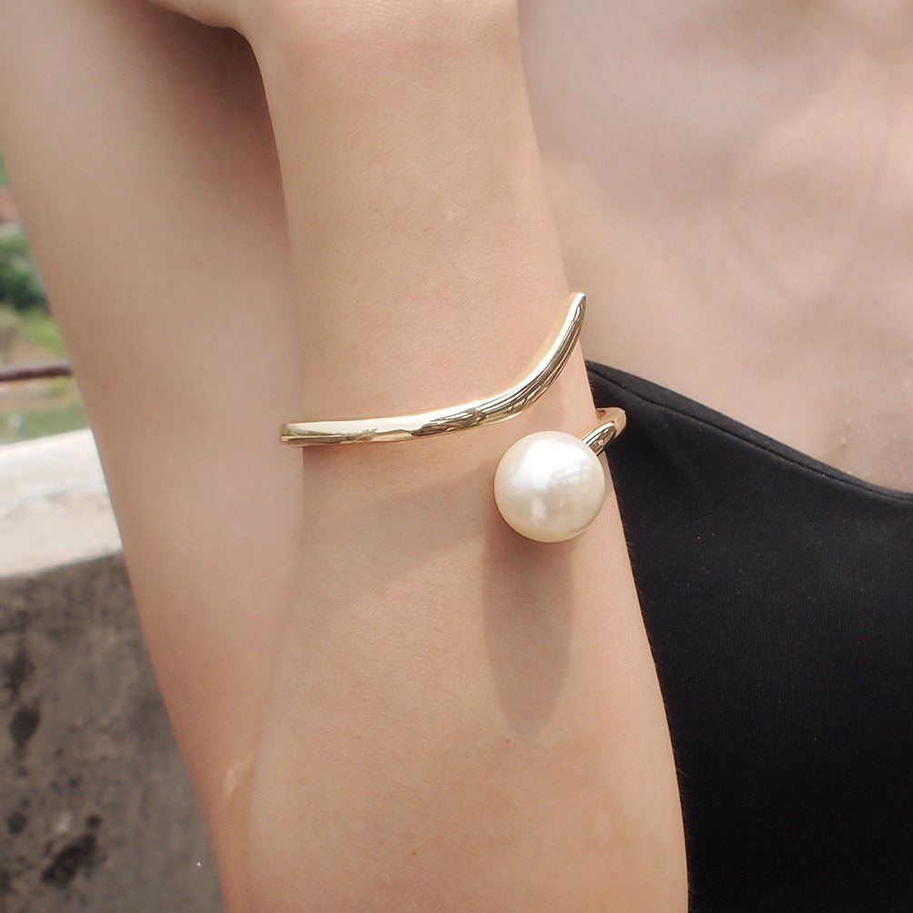 Exaggerated Asymmetrical Pearl Bracelet Women