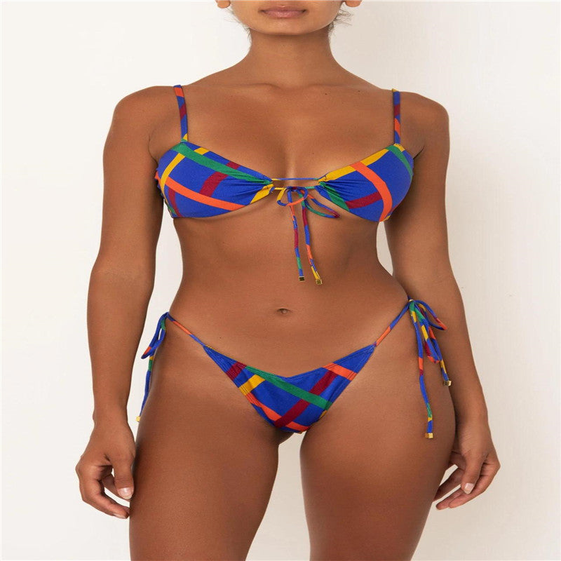 Split bikini with solid color strap