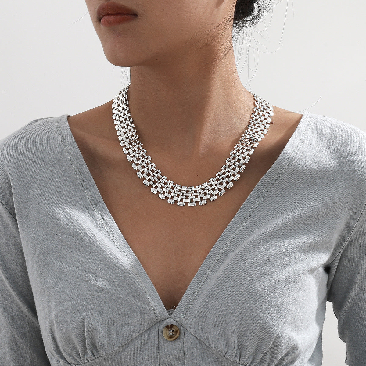 Exaggerated Atmosphere Hollow Chain Necklace Women