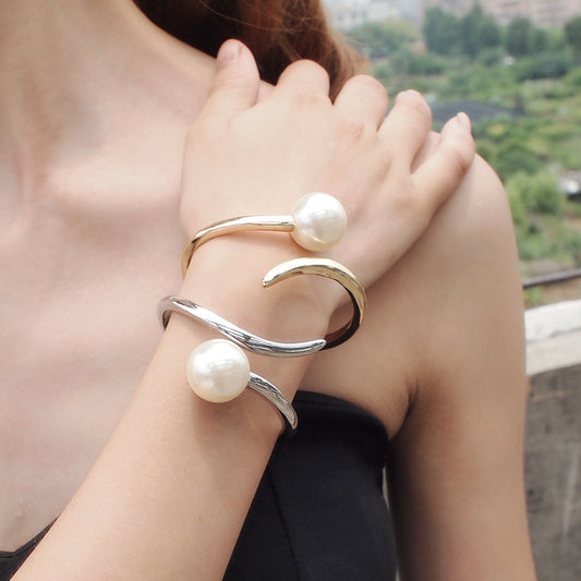 Exaggerated Asymmetrical Pearl Bracelet Women