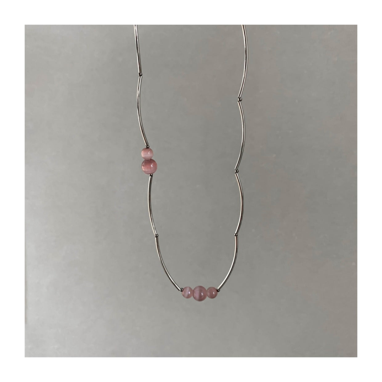 Women Peach Bead Necklace Is Fashionable