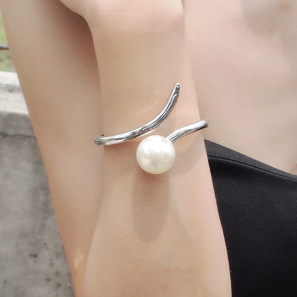 Exaggerated Asymmetrical Pearl Bracelet Women