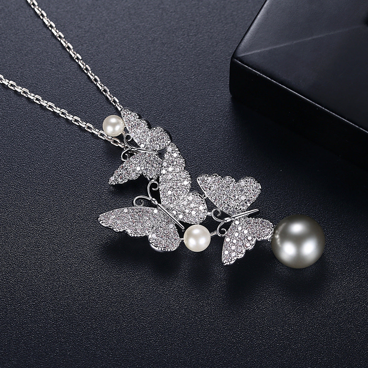 Flower Beard Butterfly Pearl Pendant Necklace Butterfly Necklace Women