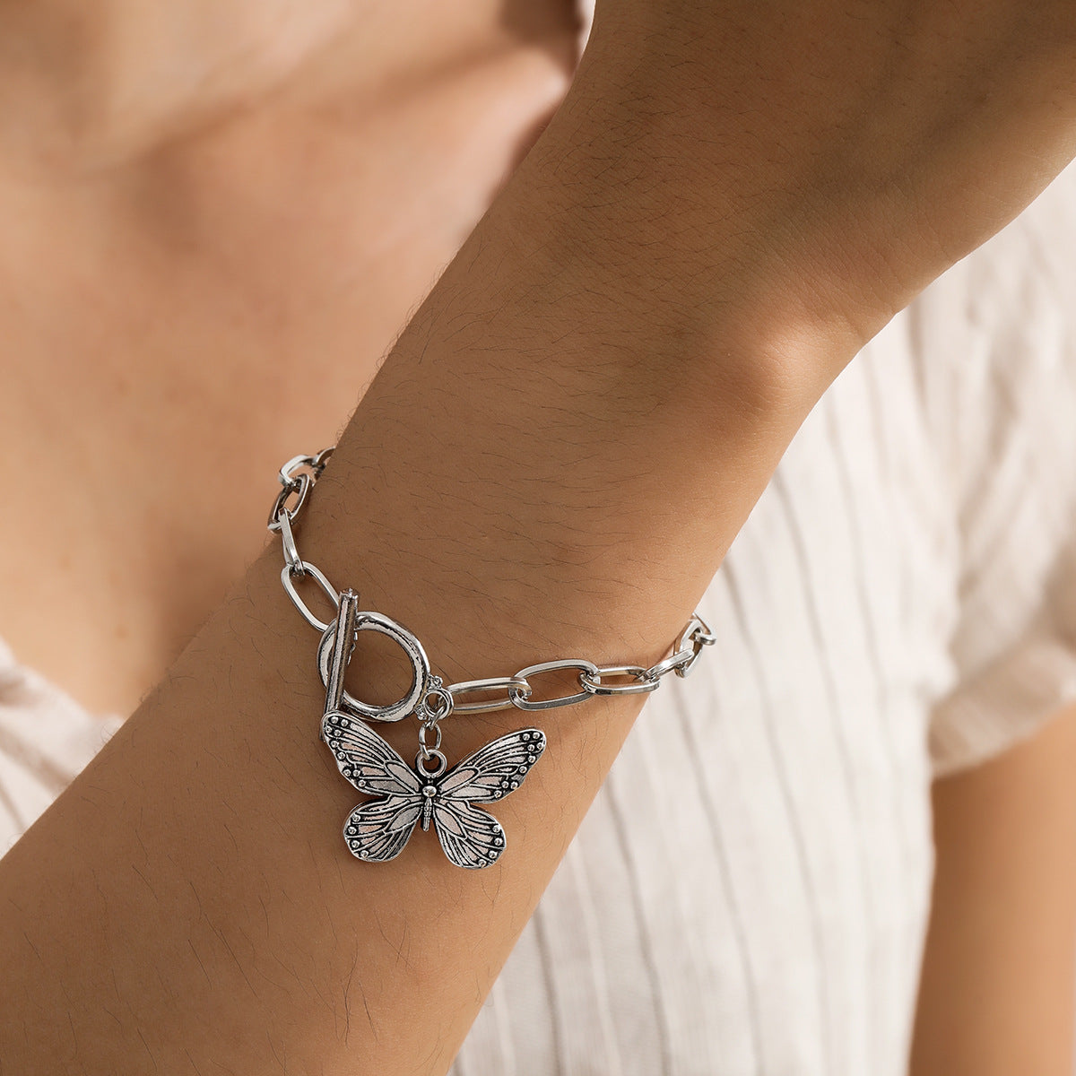 Retro Simple Alloy Butterfly Bracelet Women